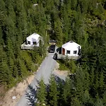 Halvorseth Lodge *